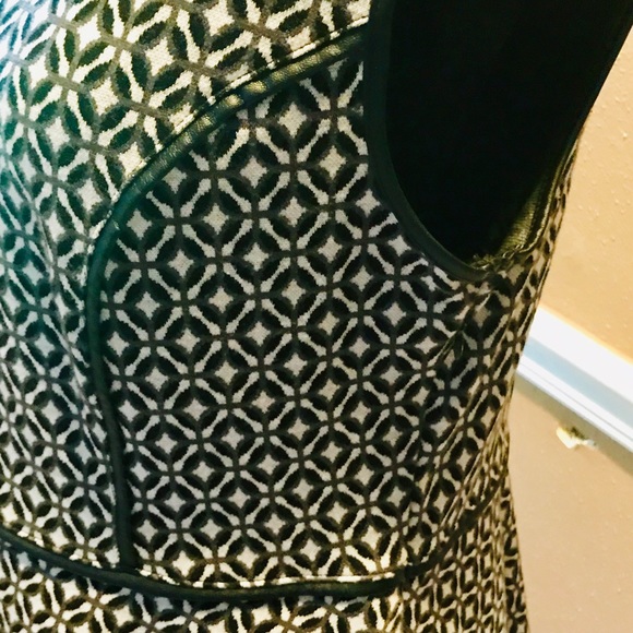 Apt. 9 sleeveless peplum top. - Picture 4 of 5